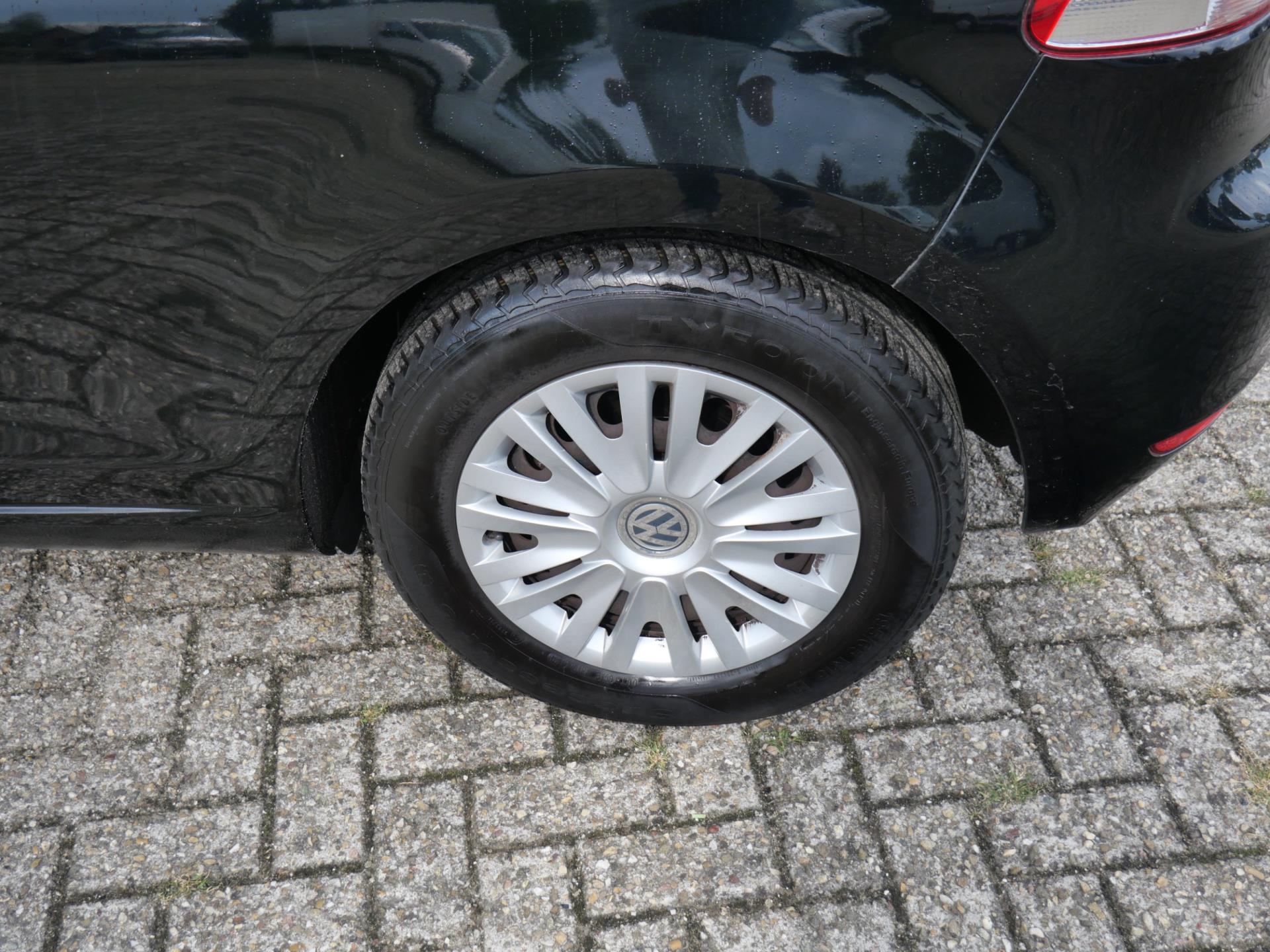 47430572-14.jpg